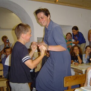 Zuerst mit Haargel aufgestylt, dann wird getanzt.